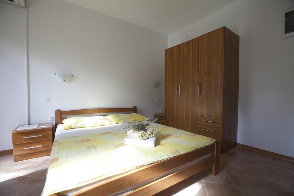 Apartments Pinus Врбоска Экстерьер фото